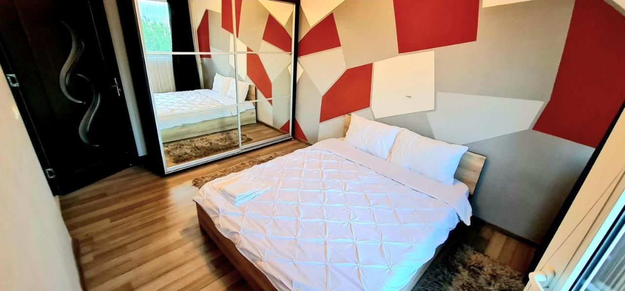 Ultracentral Apartments Bacău Buitenkant foto